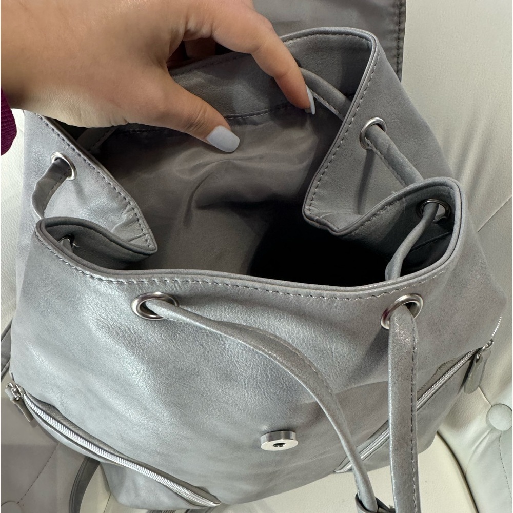 New gray backpack - Picture 8 of 9